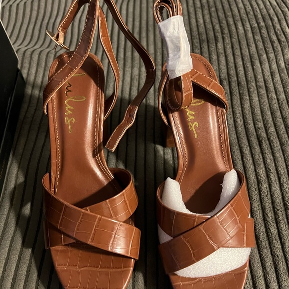 Never worn Lulus heeled sandals. Size 7. - Picture 2 of 5